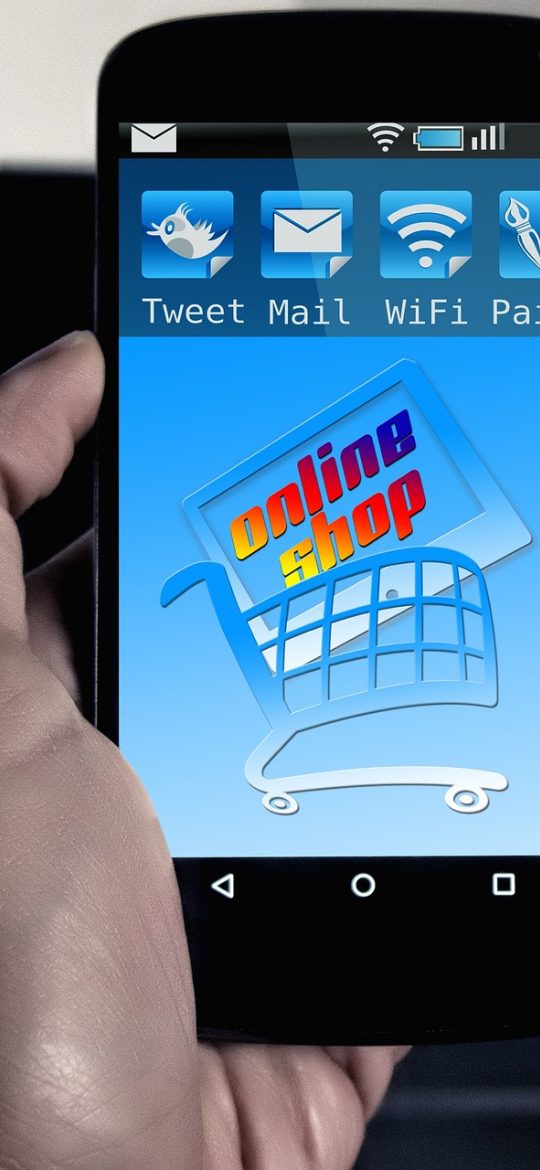 dinner recipes App 的今晚推荐首页截图，竖屏界面上三张菜谱卡片纵向排列，每张标注烹饪时长与所需食材数量